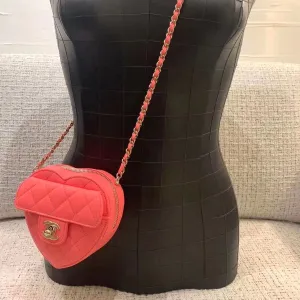 22S Mini Heart Clutch with Chain in Pink Lambskin