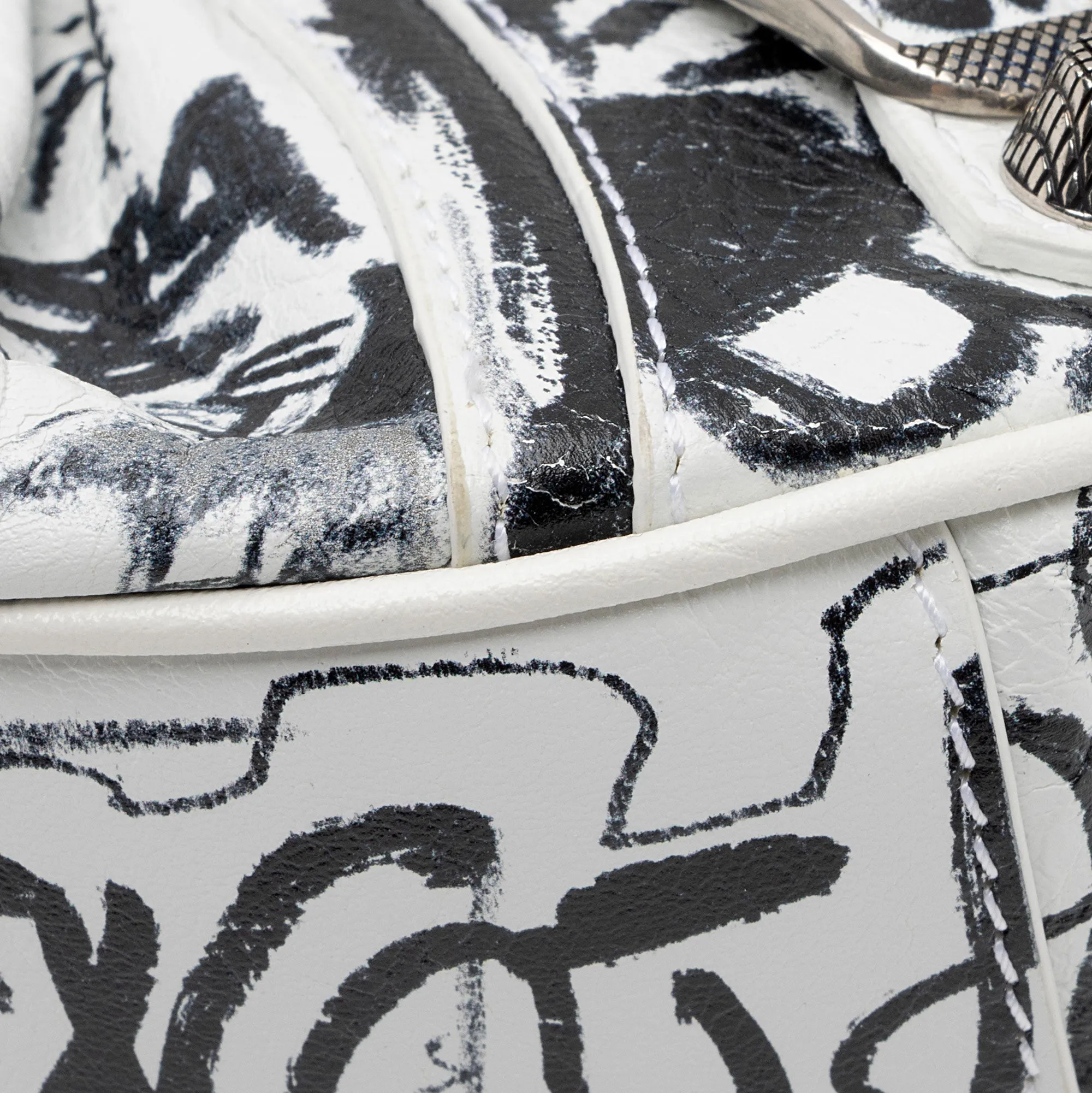 Balenciaga Agneau Graffiti Le Cagole Small Shoulder Bag (SHF-XUkN8C)