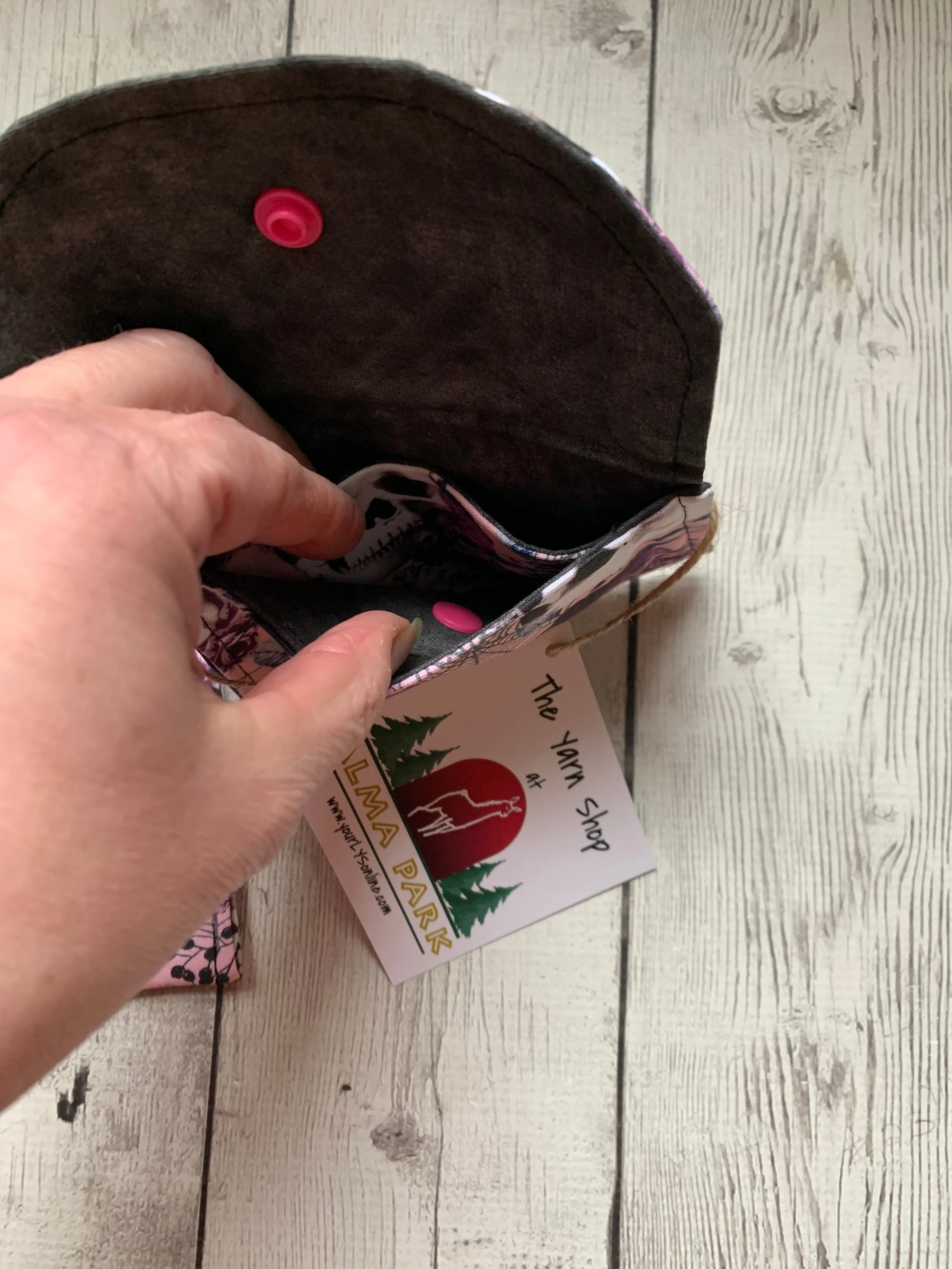 Notions Pouch by Rose (double pocket) -  SKULLS and ROSES / Black