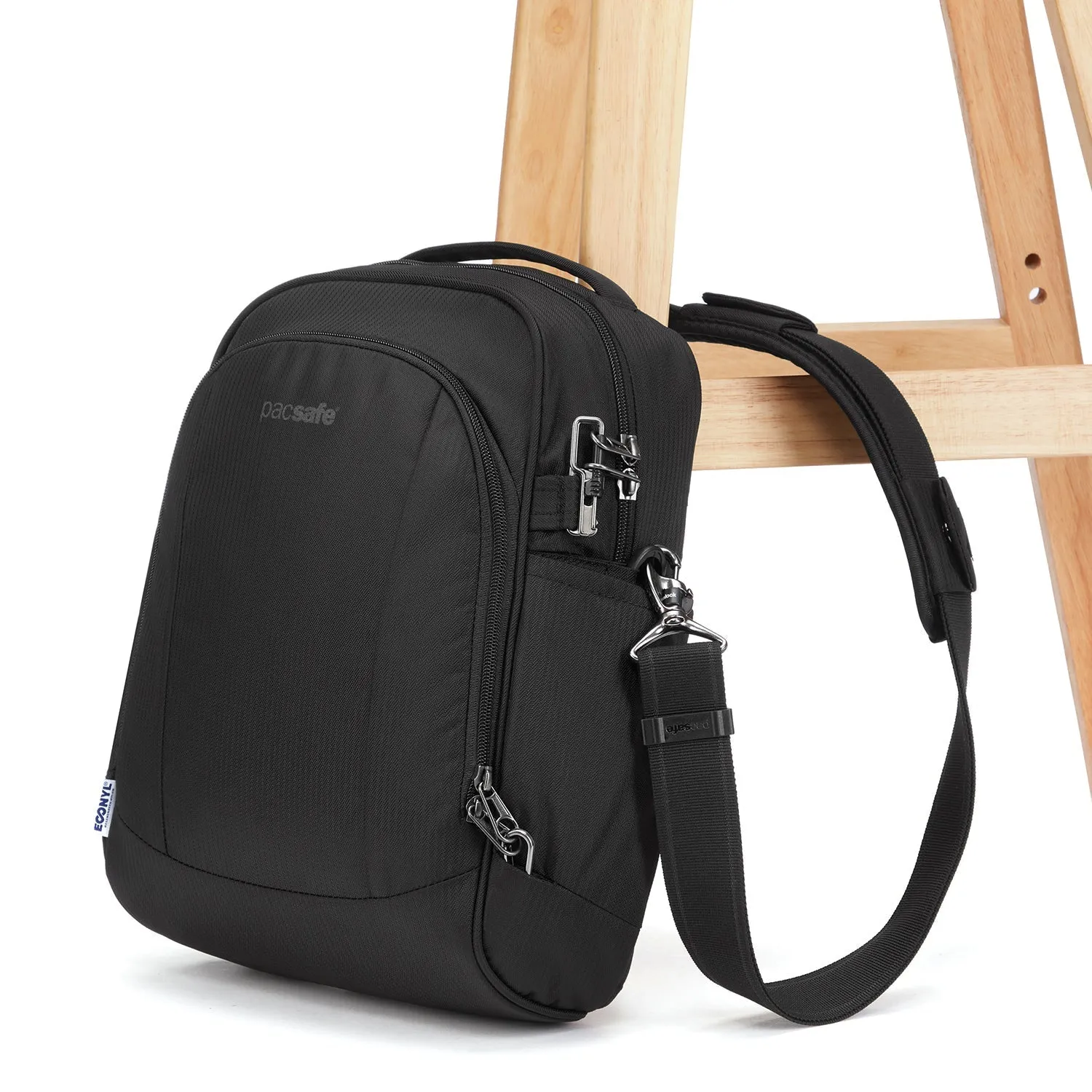 Pacsafe® Metrosafe LS250 anti-theft shoulder bag