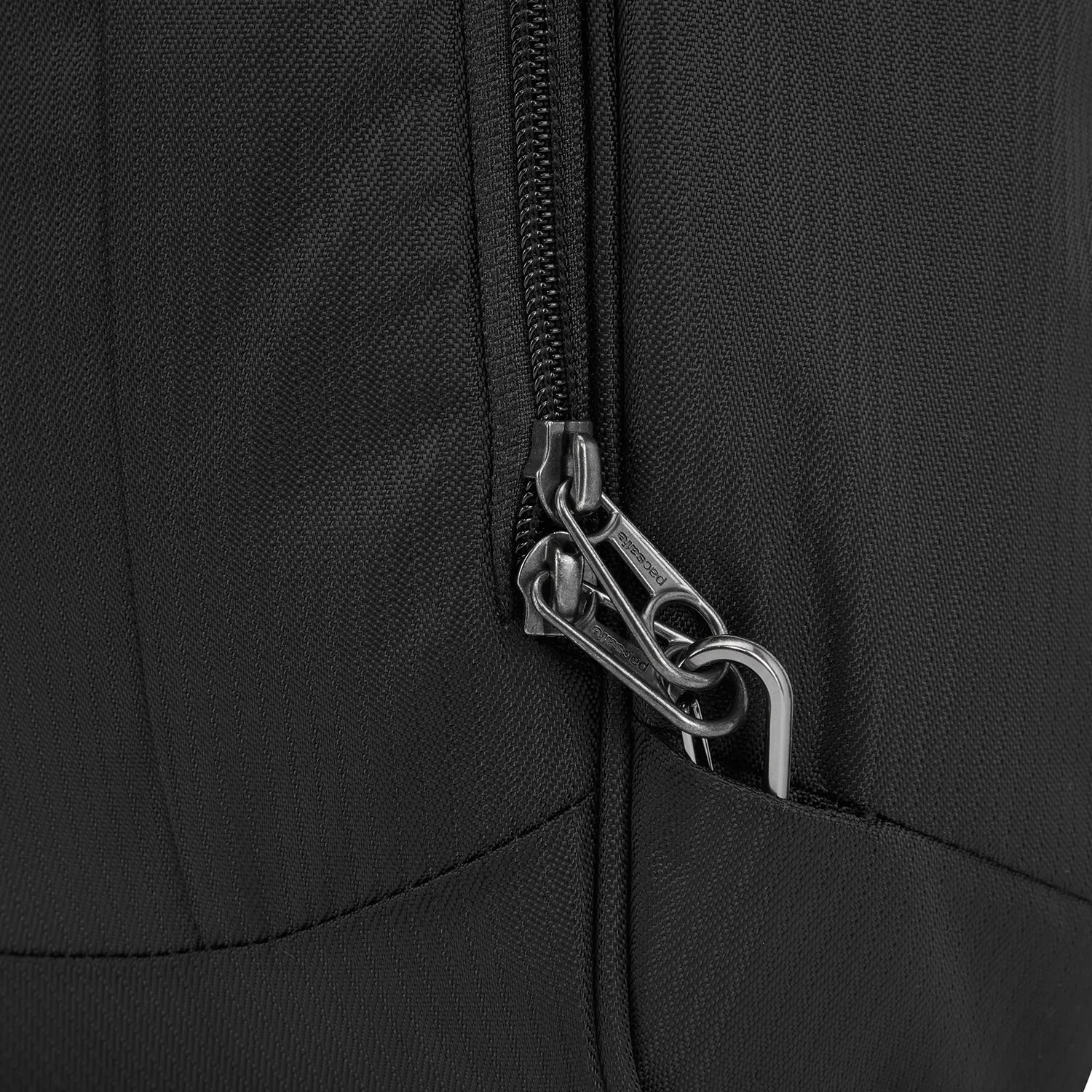 Pacsafe® Metrosafe LS250 anti-theft shoulder bag